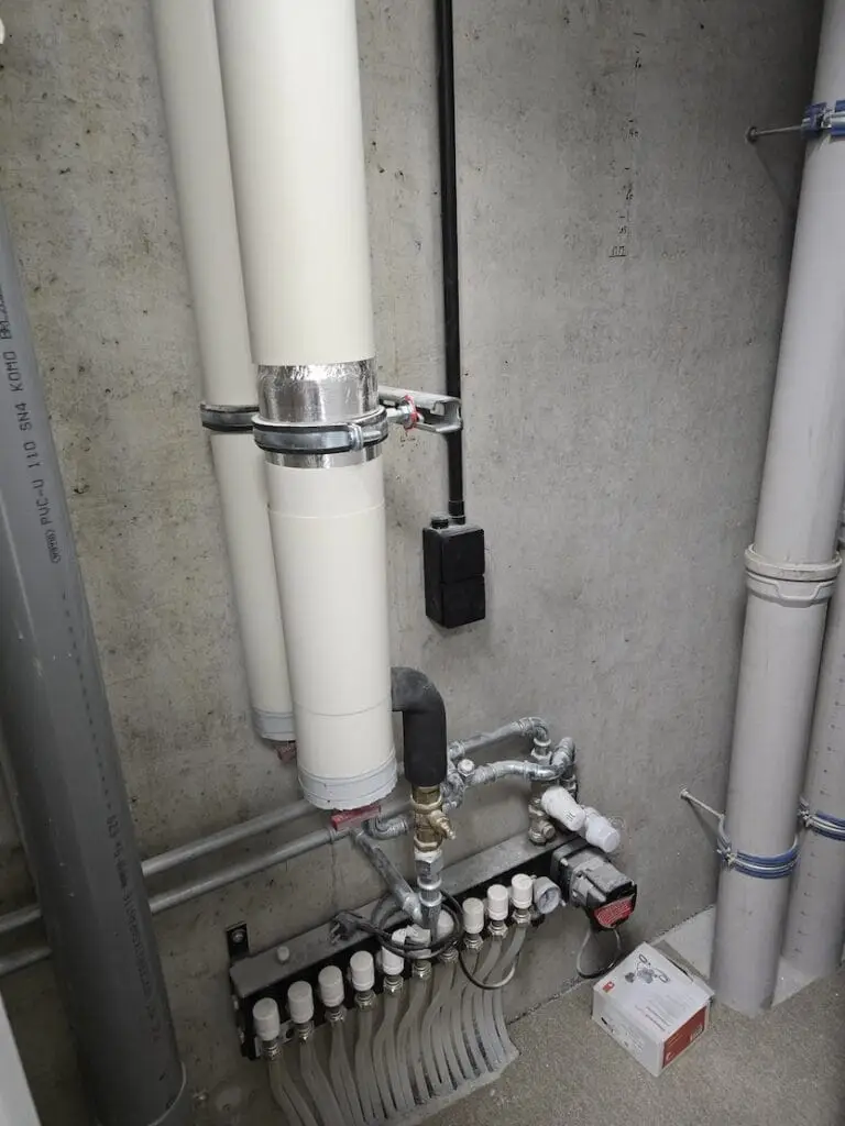 Disadvantages of District Heating Networks and the Problems Consumers Face: A Monopolistic Nightmare