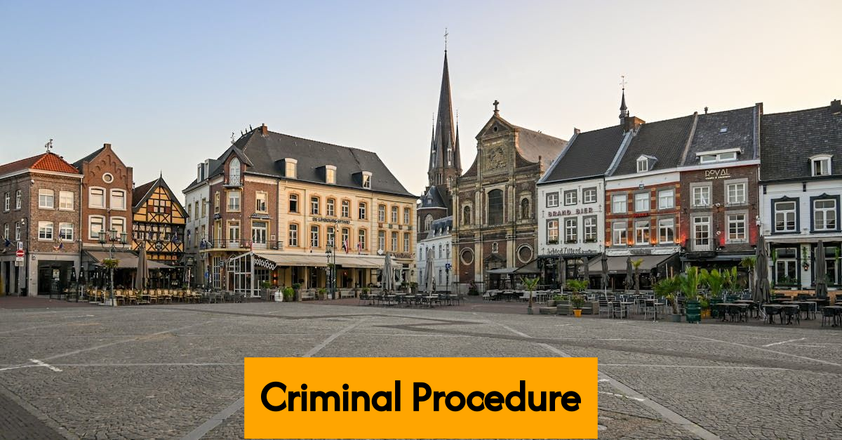 Blog 83 dutch courthouse building with people outside Xh2O7aMyI1GVo8oTlNO11