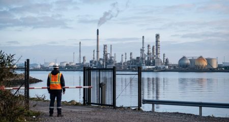 Oil refinery in the port of Rotterdam